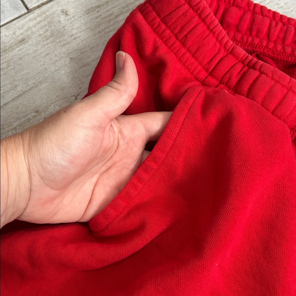 [Nike] Men's Bold Red Sports Shorts - Size Large - Picture 3 of 6